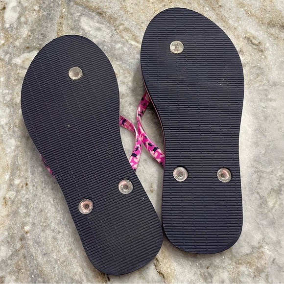 New Vera Bradley Flamingo Fiesta Flip Flops Navy/Pink Women’s Size 5-6 - Picture 7 of 8